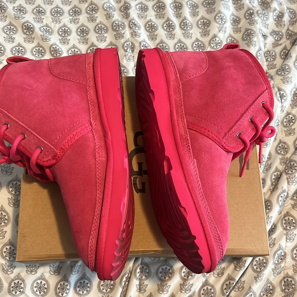 Pink uggs - Picture 4 of 6